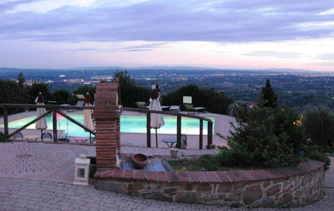 Casa Vacanze La Porta Vinci Exterior foto